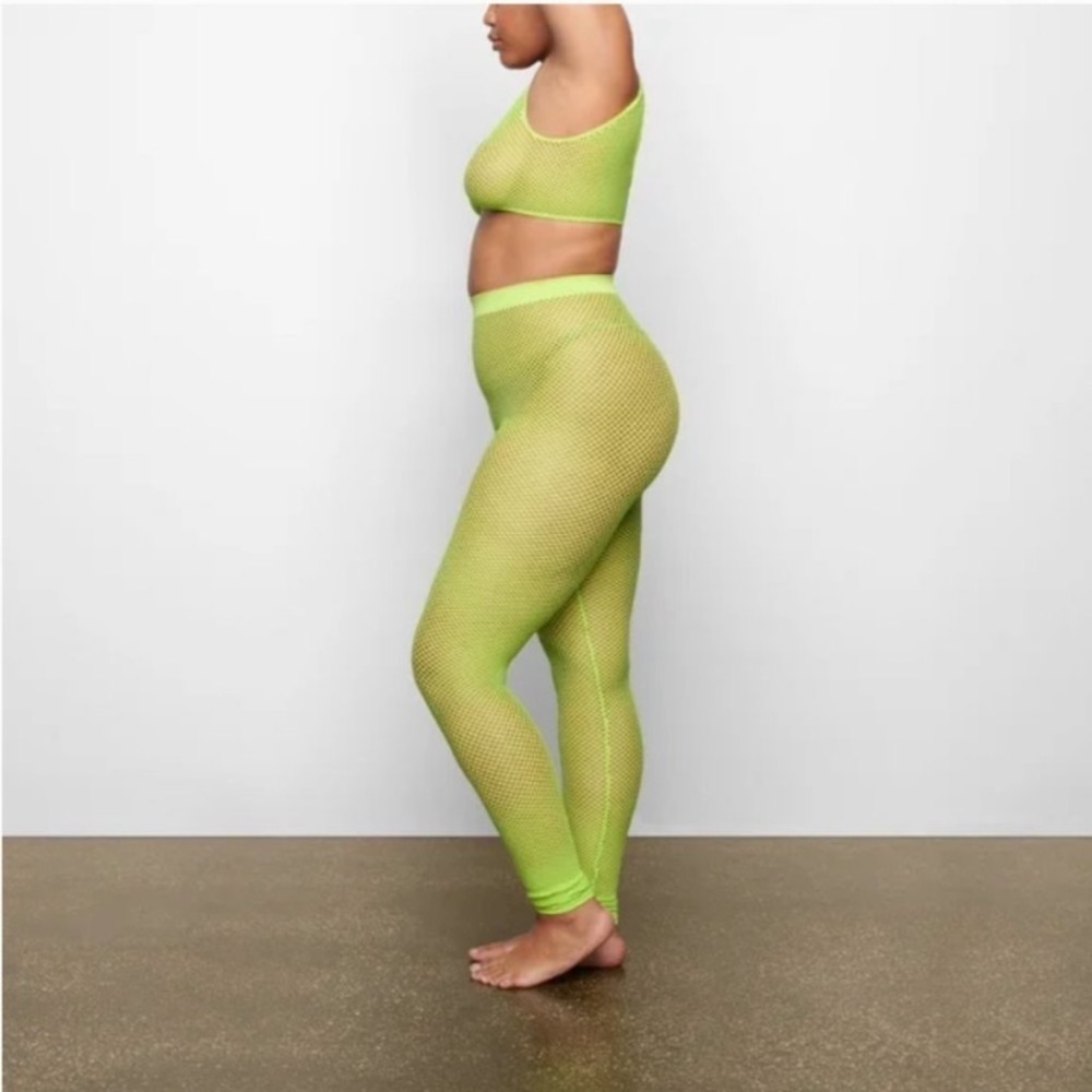 Skims perforated seamless leggings size XXS in Lime NEW - Picture 3 of 9